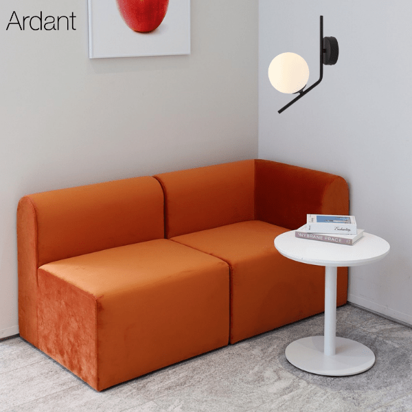 Nowoczesny czarny kinkiet Gallia z mlecznym kloszem