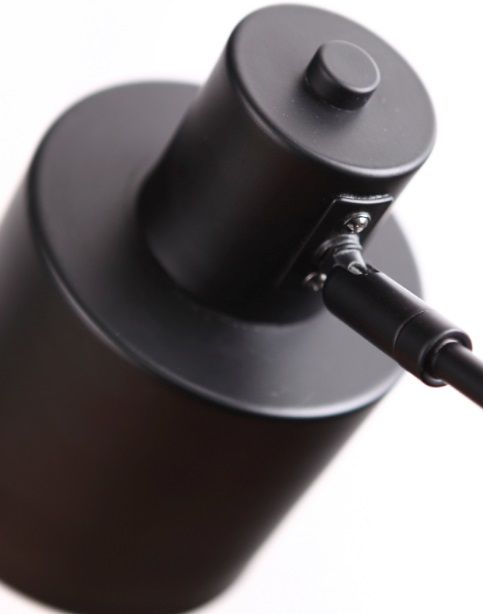 Nowoczesny czarny kinkiet metalowy w stylu skandynawskim