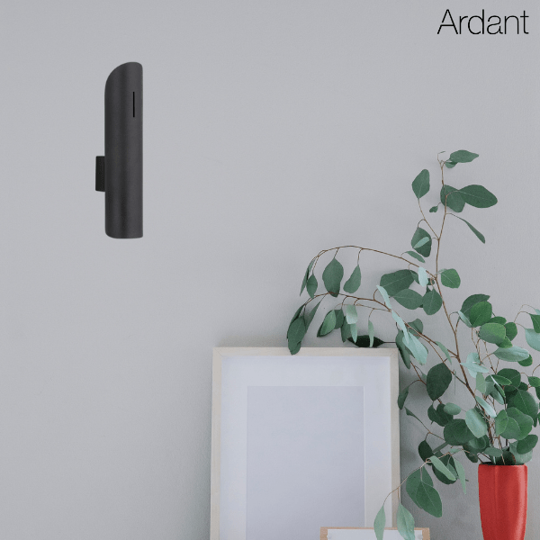 Nowoczesny kinkiet Arkon w kształcie czarnej tuby