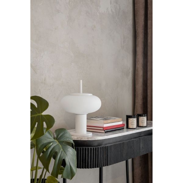 Owalna biała lampa stołowa Torni St