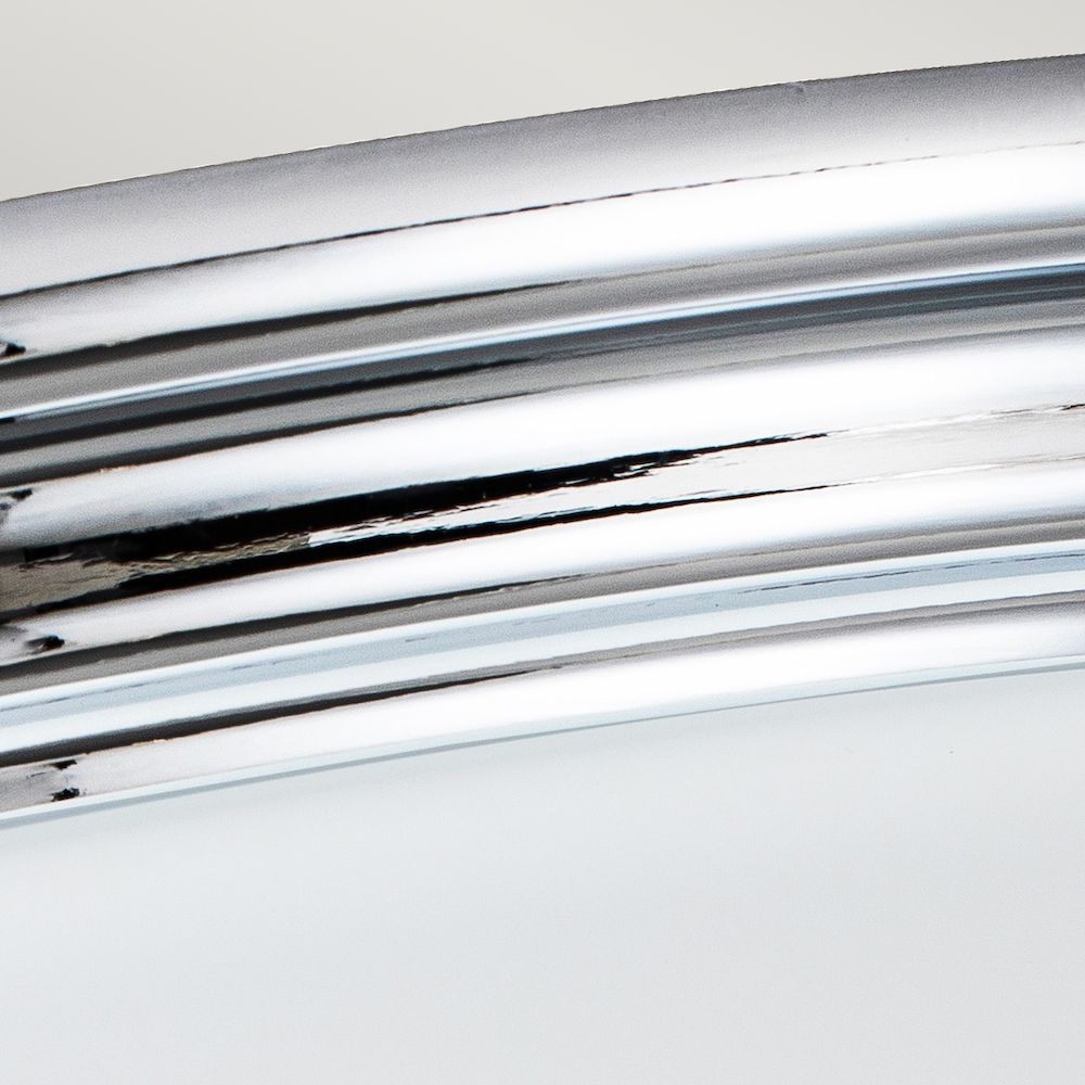 Plafon Brompton w wykończeniu z polerowanego chromu, o stopniu ochrony IP44