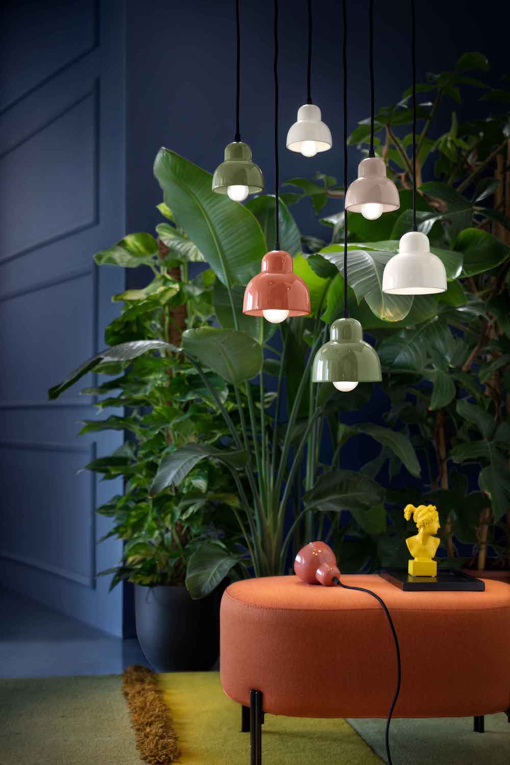 Pomarańczowa lampa wisząca Berimbau C2611 w dużym rozmiarze