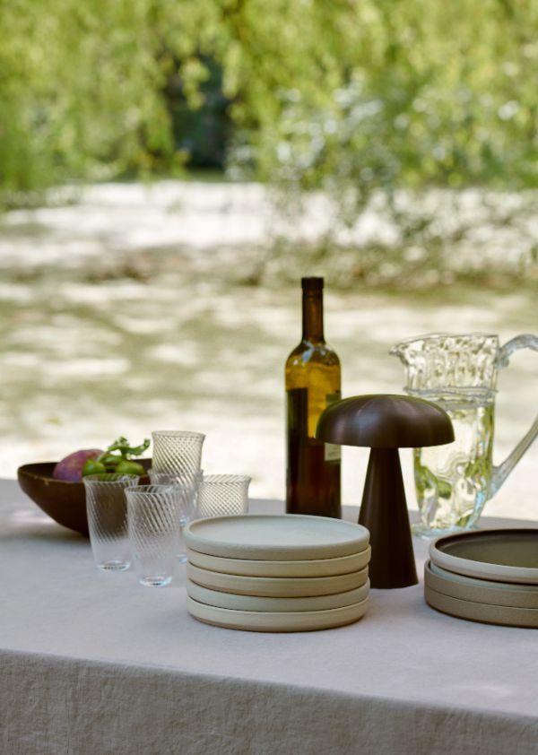 Przenośna lampa stołowa Como SC53 zasilana przez USB i wyposażona w ściemniacz