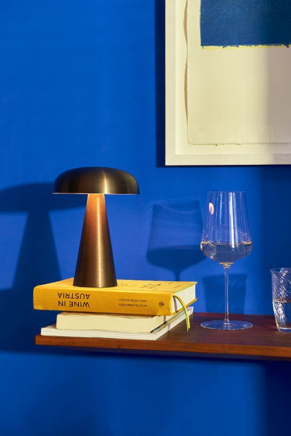 Przenośna lampa stołowa Como SC53 zasilana przez USB i wyposażona w ściemniacz