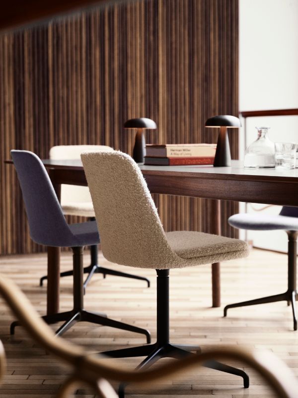 Przenośna lampa stołowa Como SC53 zasilana przez USB i wyposażona w ściemniacz