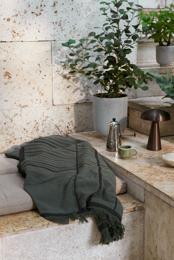 Przenośna lampa stołowa Como SC53 zasilana przez USB i wyposażona w ściemniacz