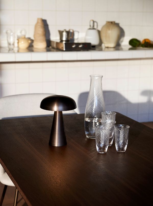 Przenośna lampa stołowa Como SC53 zasilana przez USB i wyposażona w ściemniacz