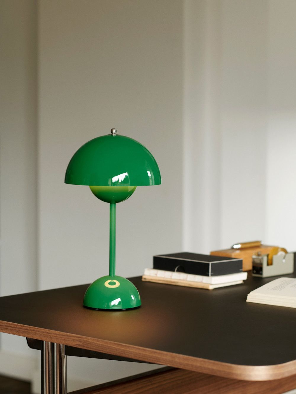 Przenośna lampa stołowa Flowerpot VP9 w kolorze Signal Green ze ściemniaczem