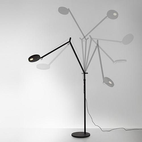 Regulowana lampa podłogowa LED Demetra w kolorze czarnym