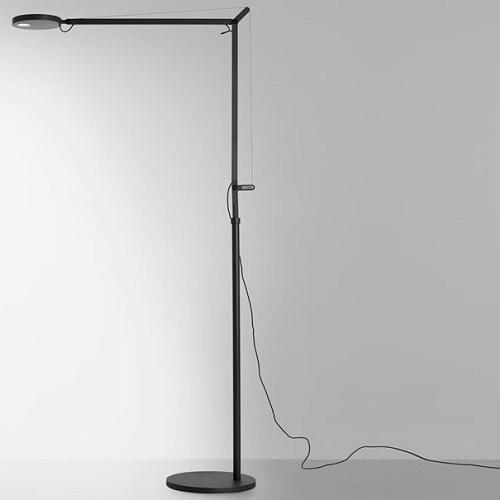Regulowana lampa podłogowa LED Demetra w kolorze czarnym