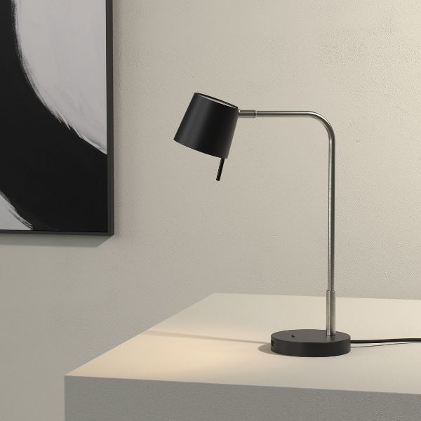 Srebrna lampa biurkowa Miura z portem USB