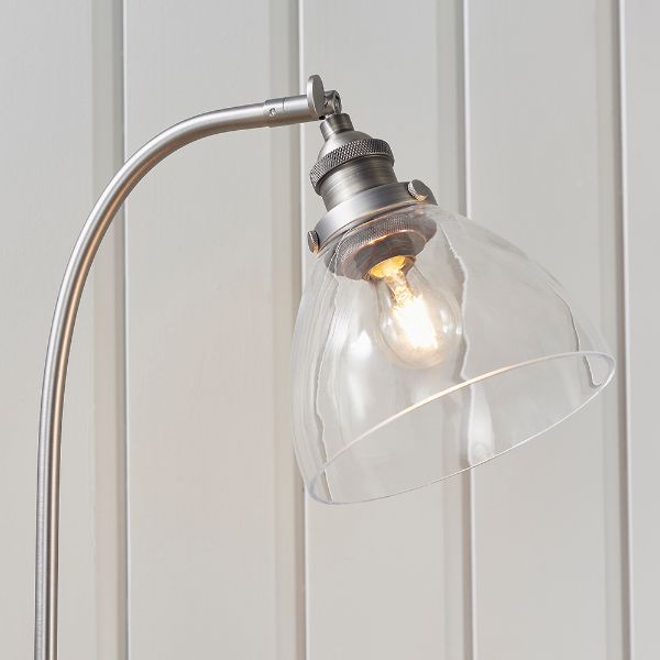 Srebrna lampa stołowa Hansen z retro szklanym kloszem