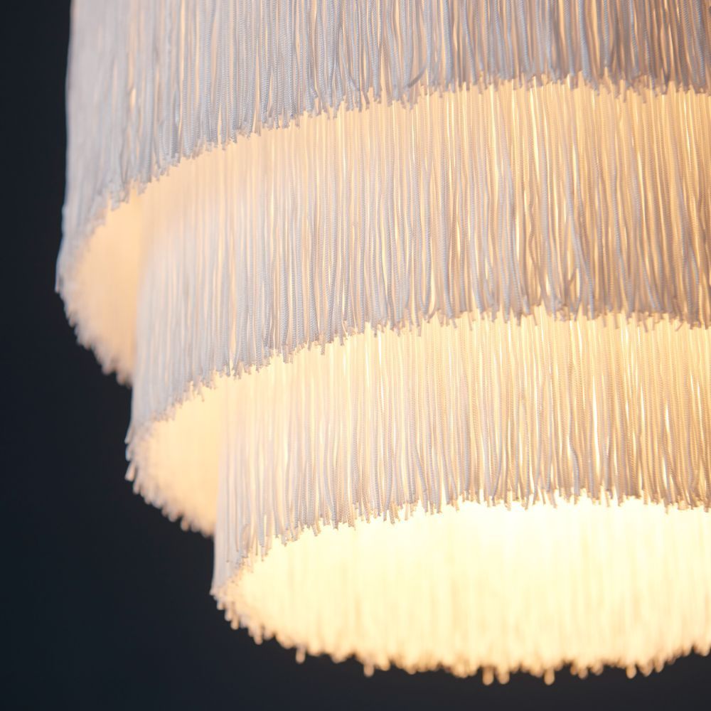 Srebrna wisząca lampa Alabaster z białymi sznurkami