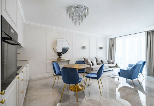 Srebrny kinkiet Cristal w stylu glamour