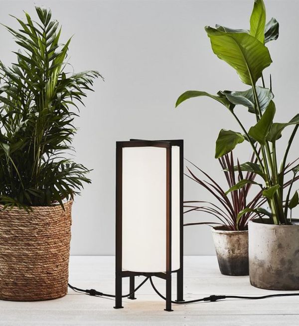 Stojąca lampa Garden 24 z czarną ramą o wysokości 54 cm i klasie szczelności IP44