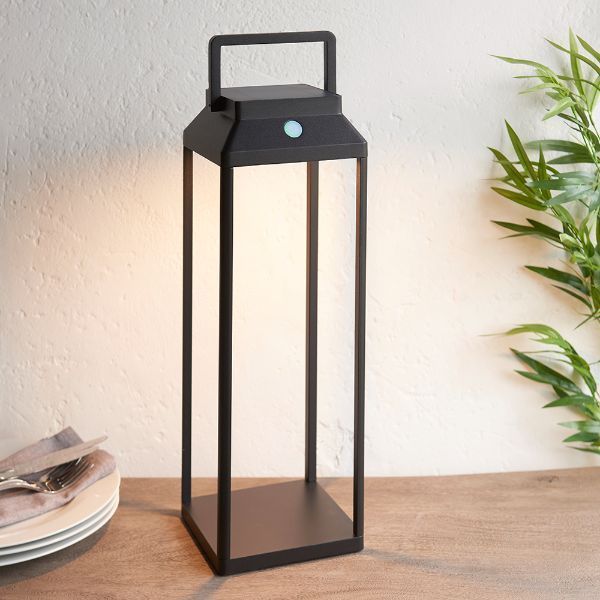 Stojąca lampa solarna Linterna M w formie latarni, odporna na warunki atmosferyczne (IP44)