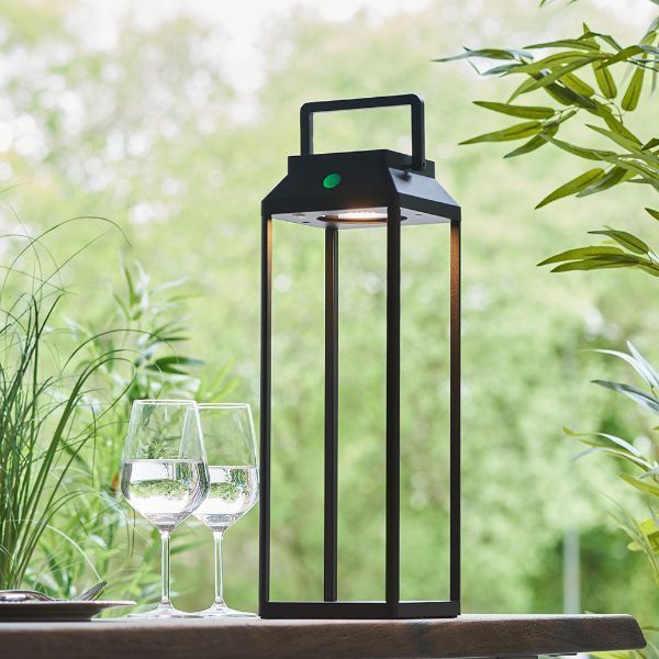 Stojąca lampa solarna Linterna M w formie latarni, odporna na warunki atmosferyczne (IP44)
