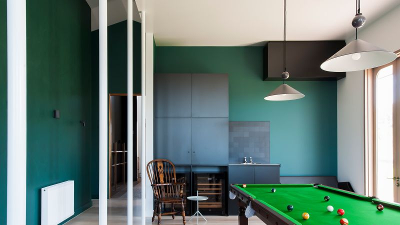 Stylowa lampa sufitowa Aggregato Saliscendi Cone M z białym kloszem