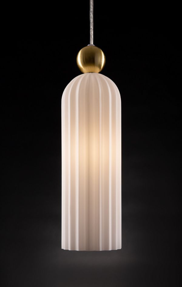 Stylowa lampa wisząca Antic z mlecznym kloszem