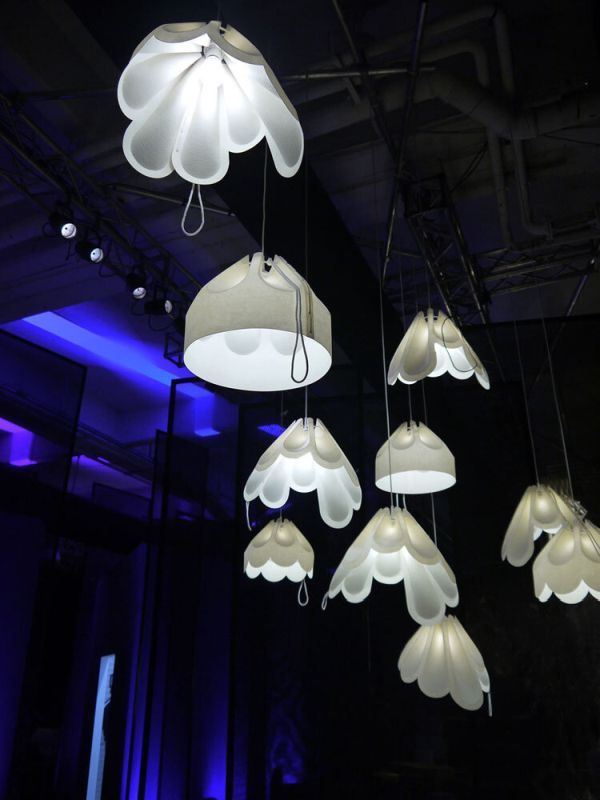Stylowa lampa wisząca Beza 2 z białym kloszem