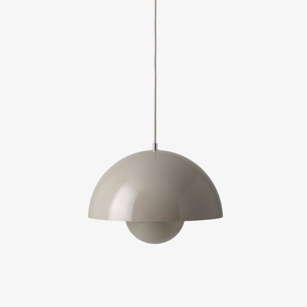 Stylowa wisząca lampa Flowerpot VP7 w odcieniu beżowej szarości o średnicy 37 cm
