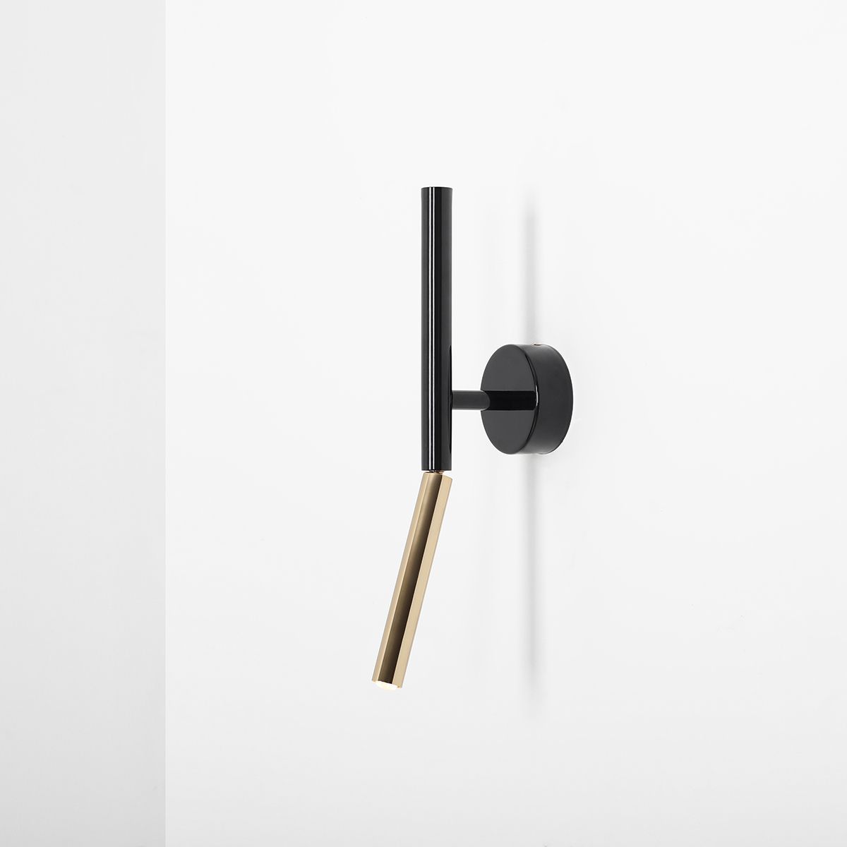 Stylowy kinkiet Stick w czarno-złotej kolorystyce