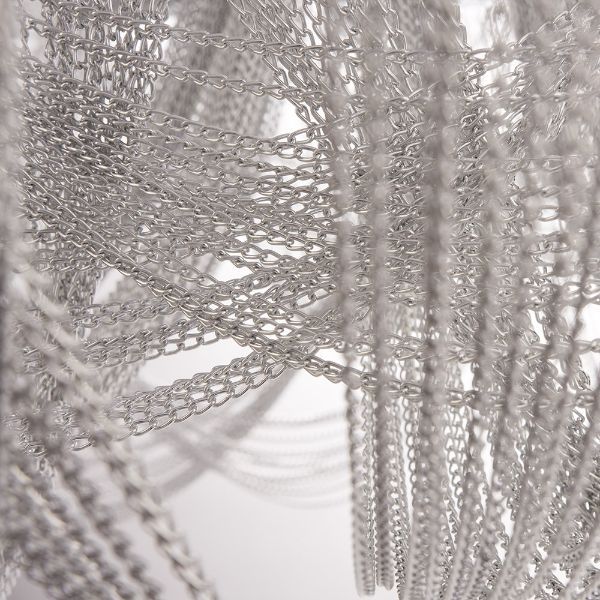 Stylowy plafon Roma z eleganckimi srebrnymi łańcuszkami