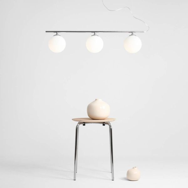 Wisząca lampa Beryl z trzema szklanymi kulami w srebrnym wykończeniu