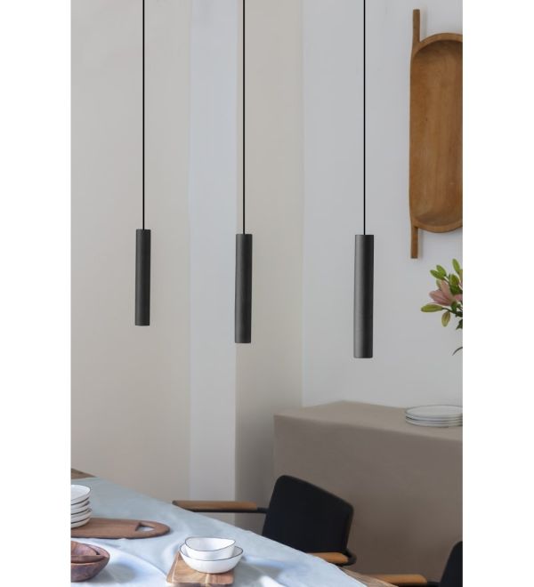 Wisząca lampa Chimes w czarnym kolorze z dębowym wykończeniem