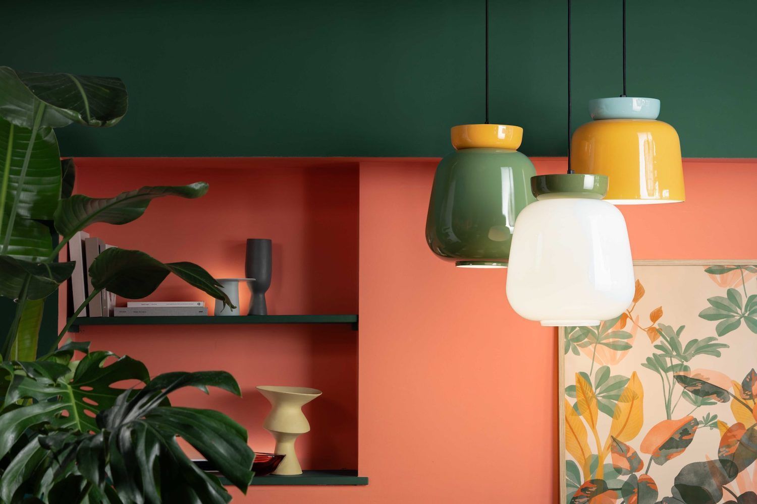 Wisząca lampa Corcovado C2742 w zielonym kolorze z mlecznym kloszem