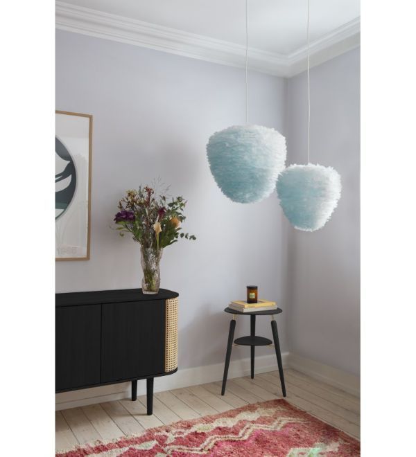 Wisząca lampa Eos Evia M z błękitnym kloszem wykonanym z piór