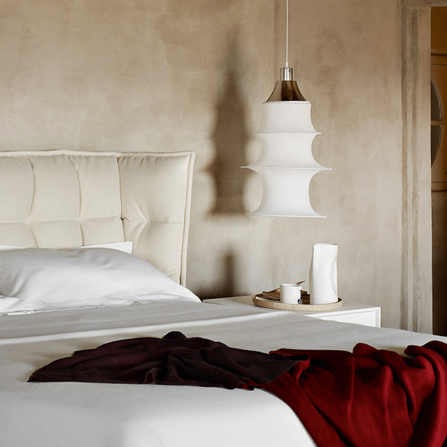 Wisząca lampa Falkland w białym kolorze, wykonana z tkaniny, wysokość 85 cm