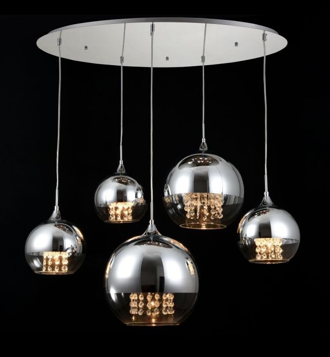 Wisząca lampa Fermi z pięcioma kulistymi kloszami wykonanymi ze szkła i metalu, ozdobiona kryształami