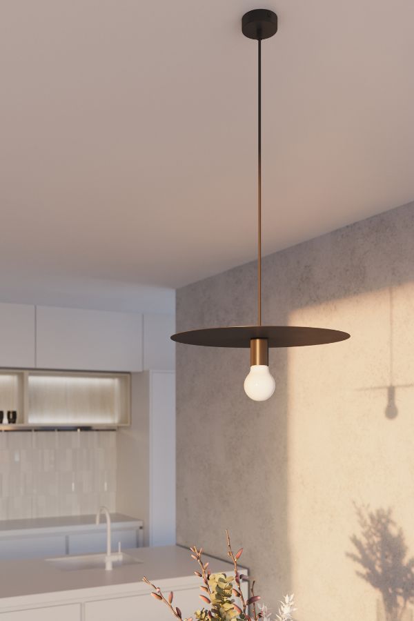 Wisząca lampa Flavio w kształcie czarnego dysku