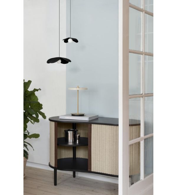 Wisząca lampa Forget Me Not S w kolorze czarnym, wykonana z dębu