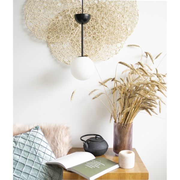 Wisząca lampa Gladio w kolorze czarnym z mlecznym kloszem