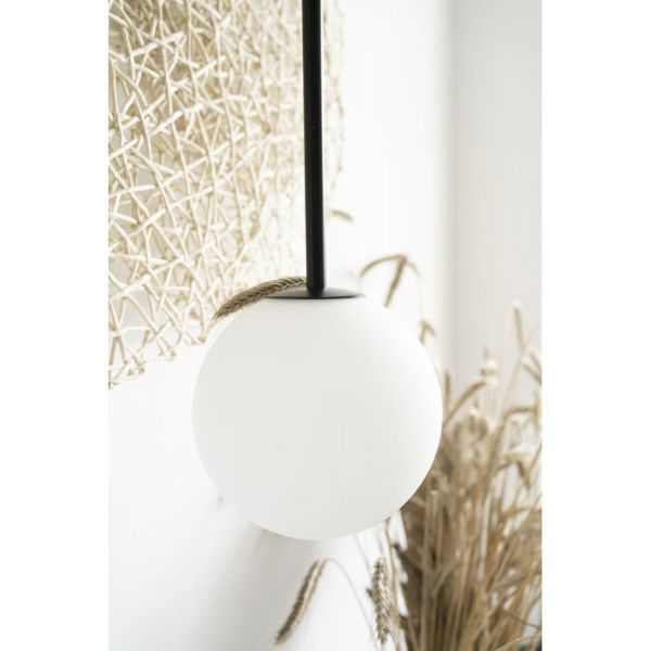 Wisząca lampa Gladio w kolorze czarnym z mlecznym kloszem