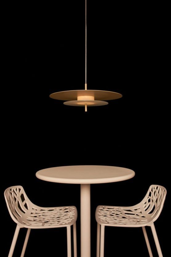 Wisząca lampa LED Aeroplan w białym kolorze