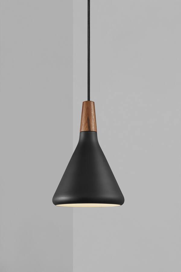 Wisząca lampa Nori 18 w kolorze czarnym z drewnianym akcentem – DFTP