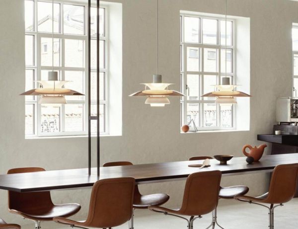 Wisząca lampa PH 5 Mini marki Louis Poulsen w kolorze mosiądzu