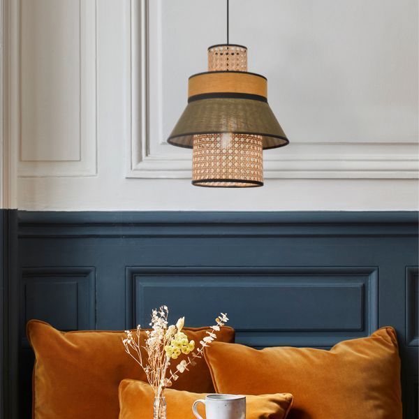 Wisząca lampa Singapour XML w odcieniach kaki i curry, wykonana z lnu i trzciny