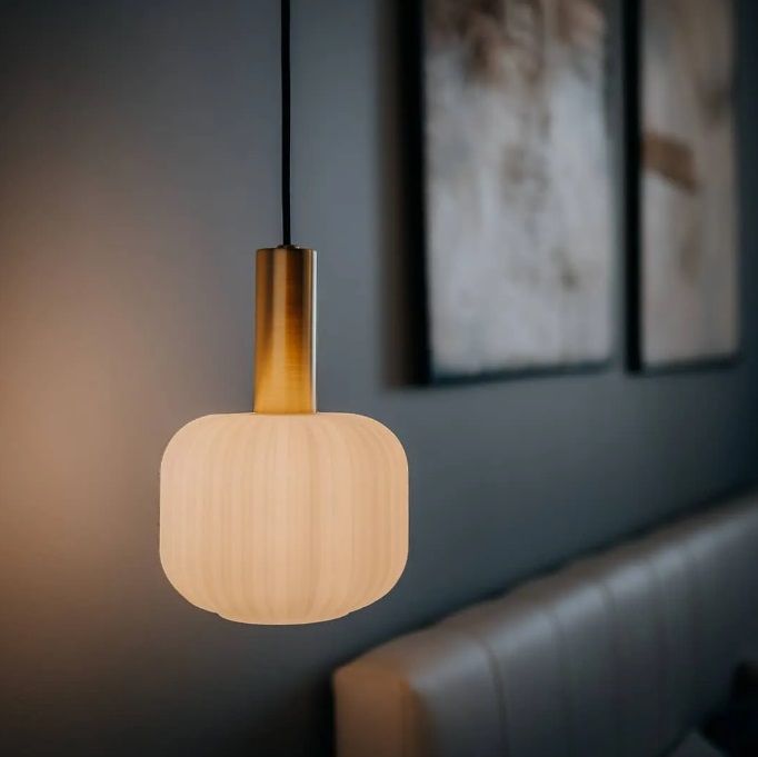 Wisząca lampa Sober S z mlecznym kloszem