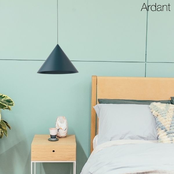 Wisząca lampa Zenith M w zielonym, stożkowym kształcie