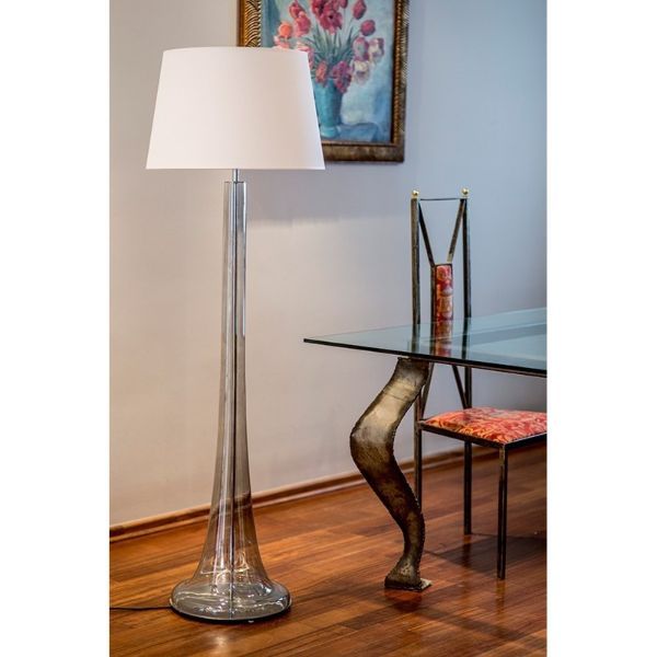 Wysoka stojąca lampa Zurich z białym abażurem