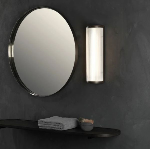 Wysoki chromowany kinkiet Versailles 400, IP44, z funkcją ściemniania