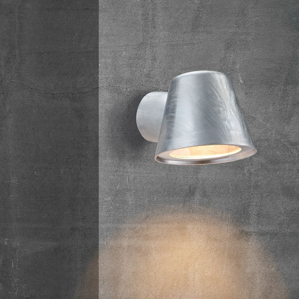 Zewnętrzny kinkiet Aleria wykonany ze stali ocynkowanej o klasie szczelności IP44