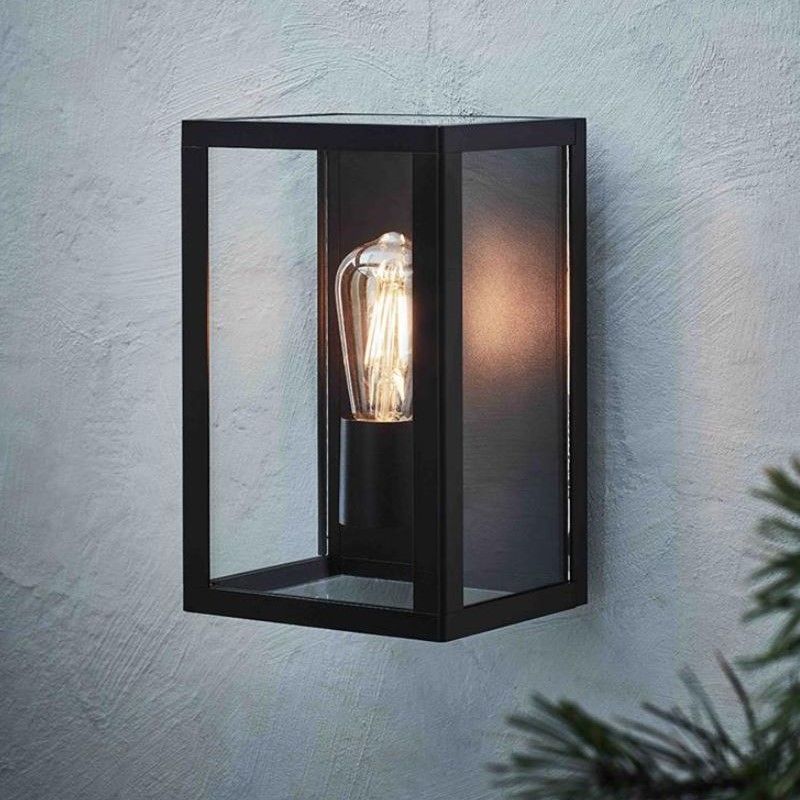 Zewnętrzny kinkiet Pelham z szklanym kloszem i klasą szczelności IP44