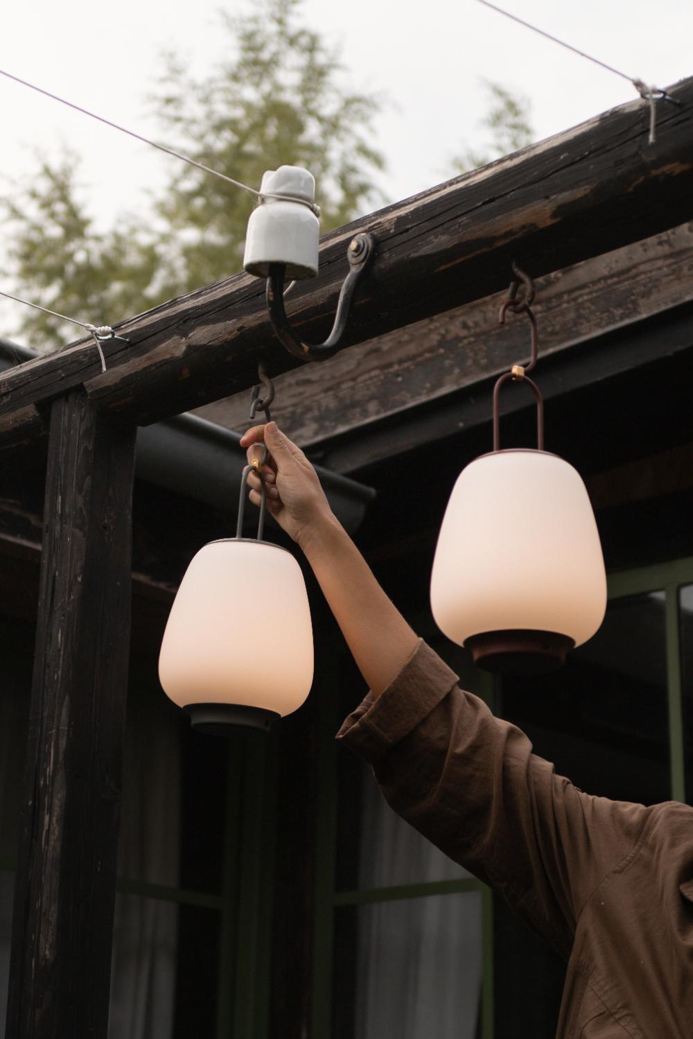 Zielona lampa stołowa Lucca SC51 z ładowaniem USB