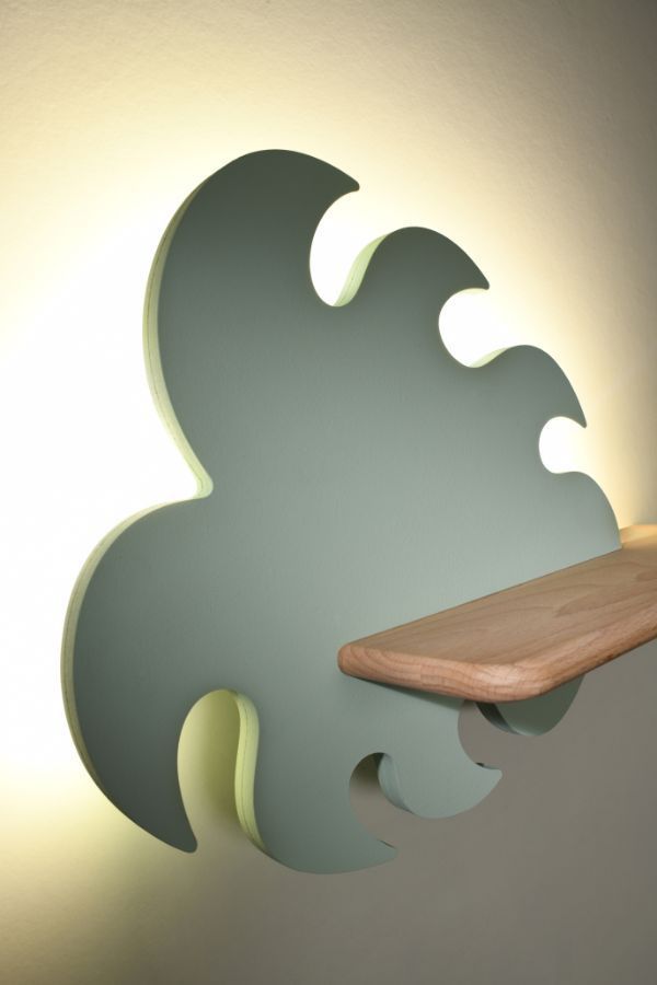 Zielony kinkiet Monstera z praktyczną półką