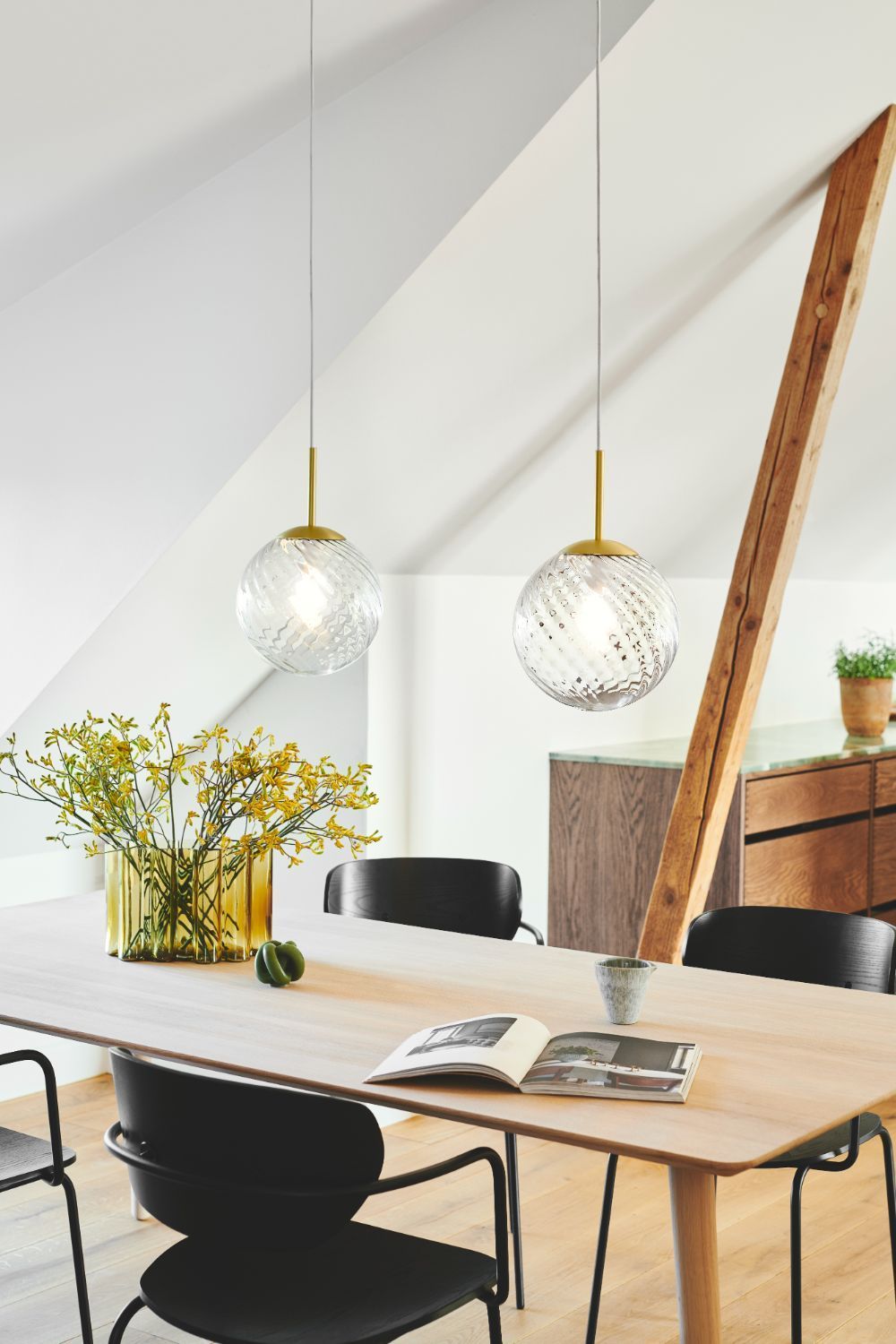 Złota, duża lampa wisząca Chisell 25